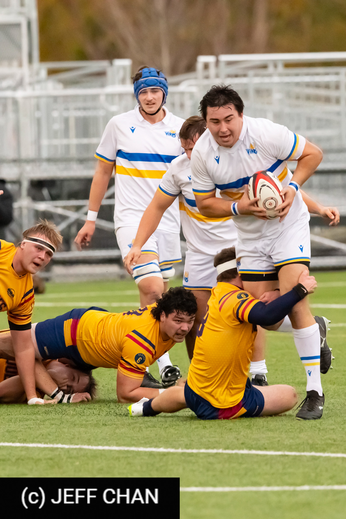 Muiredach CASEY - Brendan KIM -  Queen's University - University of Victoria - Rugby - CANUMENS 2023 - Quarter final - Queen's vs UVic by Jeff Chan (#CANUMENS2301) Photo by: Jeff Chan | Siuxy Sports 2023-11-15