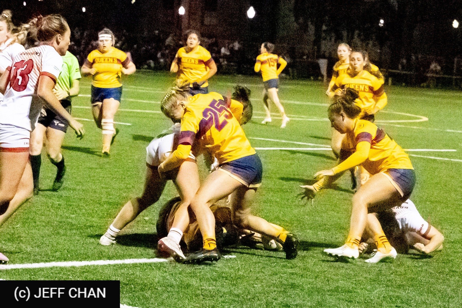  Queen's University - University of Guelph - Rugby - OUA 2025 Queen's (W) vs Guelph (#OUW25QWGU10) Photo by: Jeff Chan | Siuxy Sports 2025-10-24
