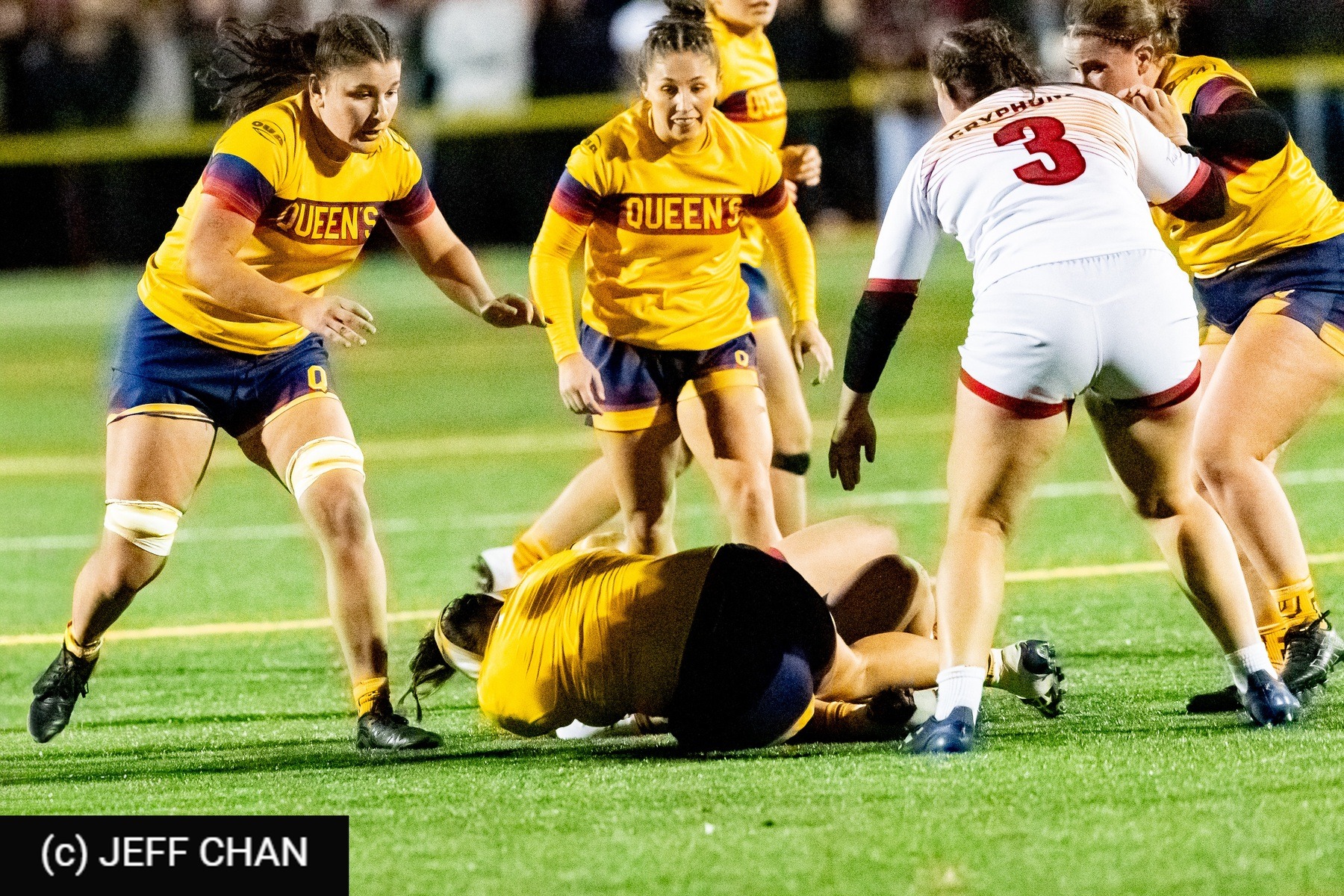  Queen's University - University of Guelph - Rugby - OUA 2025 Queen's (W) vs Guelph (#OUW25QWGU10) Photo by: Jeff Chan | Siuxy Sports 2025-10-24