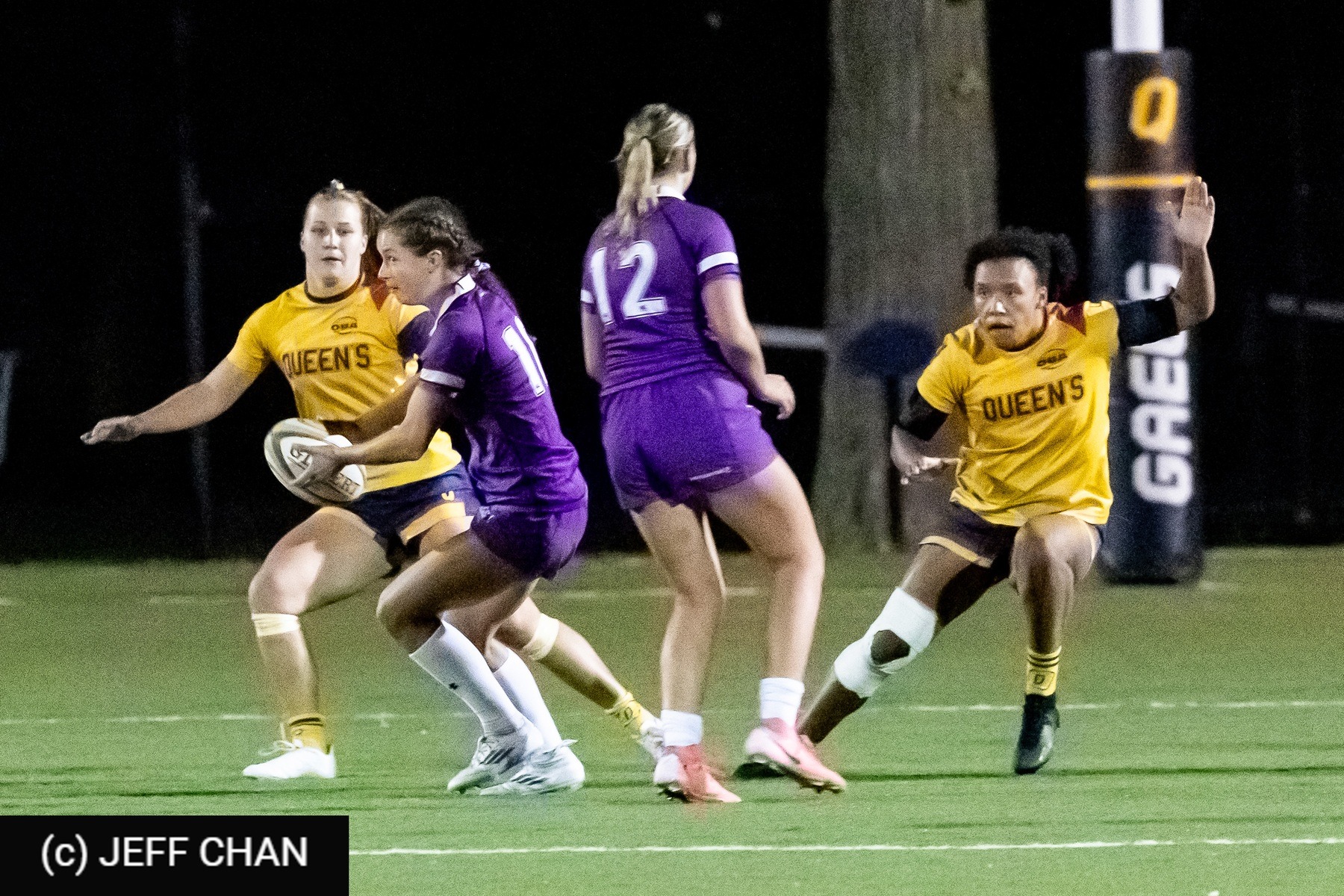  Queen's University - University of Western Ontario - Rugby - OUA 2024 Queen's (W) vs Western (#OUW24QWWE10) Photo by: Jeff Chan | Siuxy Sports 2024-10-18