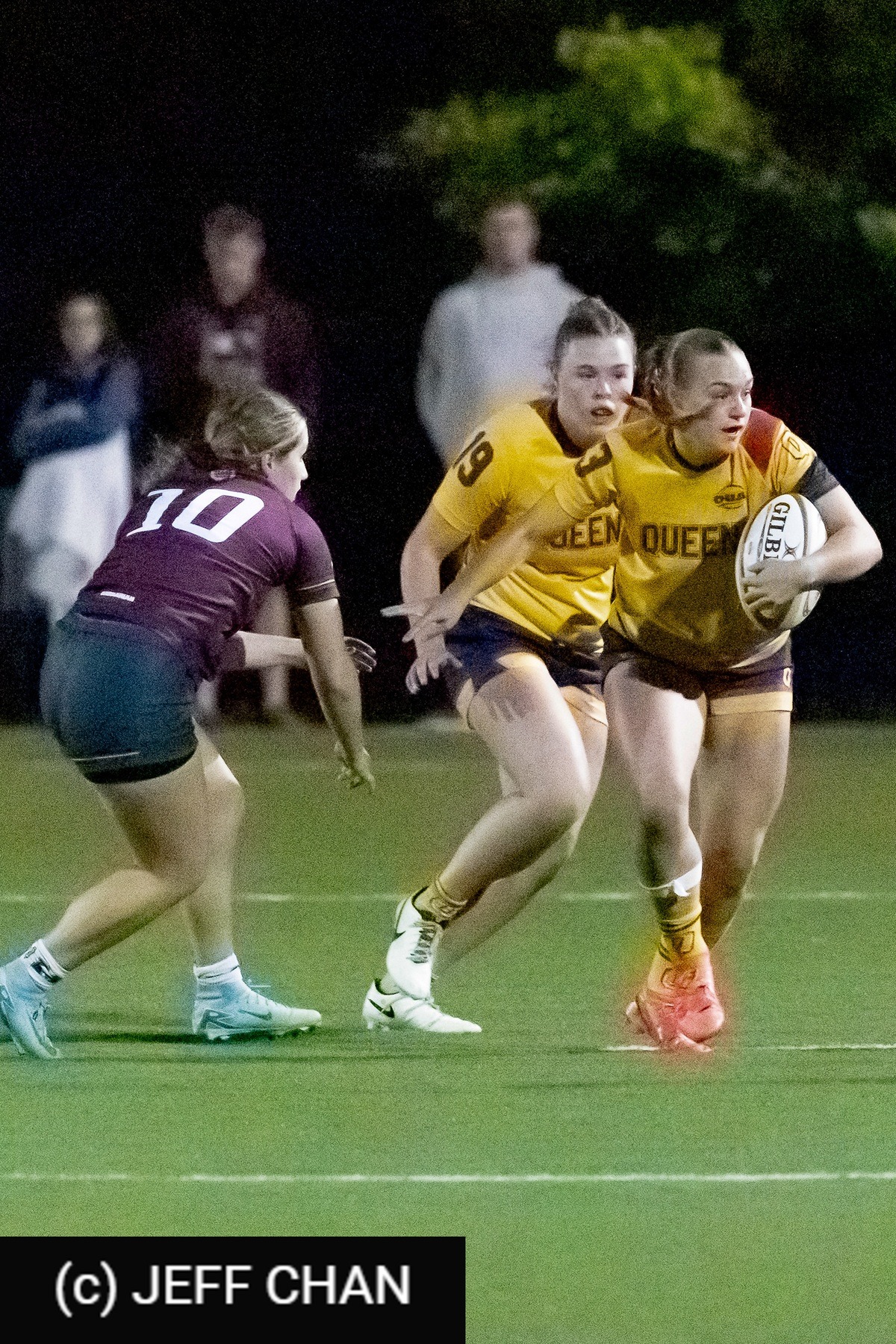  Queen's University - McMaster University - Rugby - OUA 2024 Queen's (W) vs McMaster (#OUW24QWMC10) Photo by: Jeff Chan | Siuxy Sports 2024-10-05