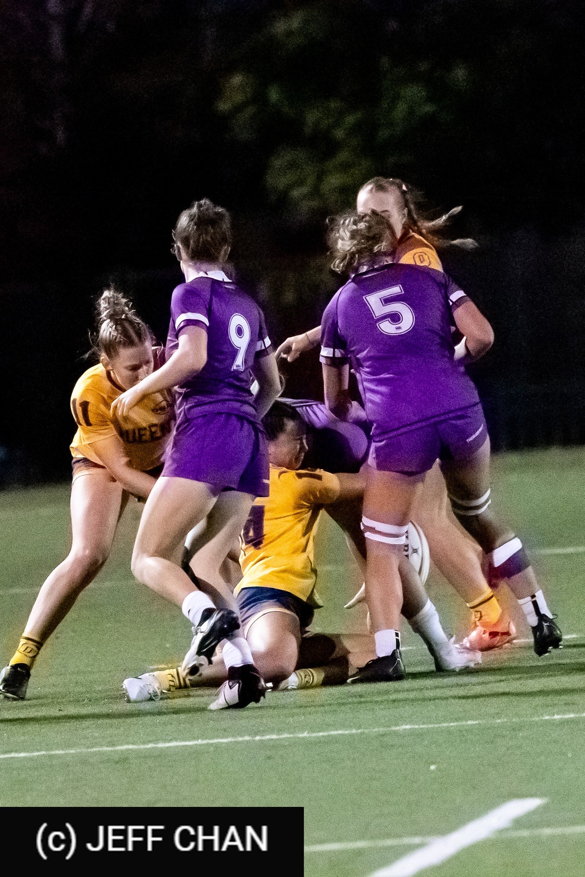  Queen's University - University of Western Ontario - Rugby - OUA 2024 Queen's (W) vs Western (#OUW24QWWE10) Photo by: Jeff Chan | Siuxy Sports 2024-10-18