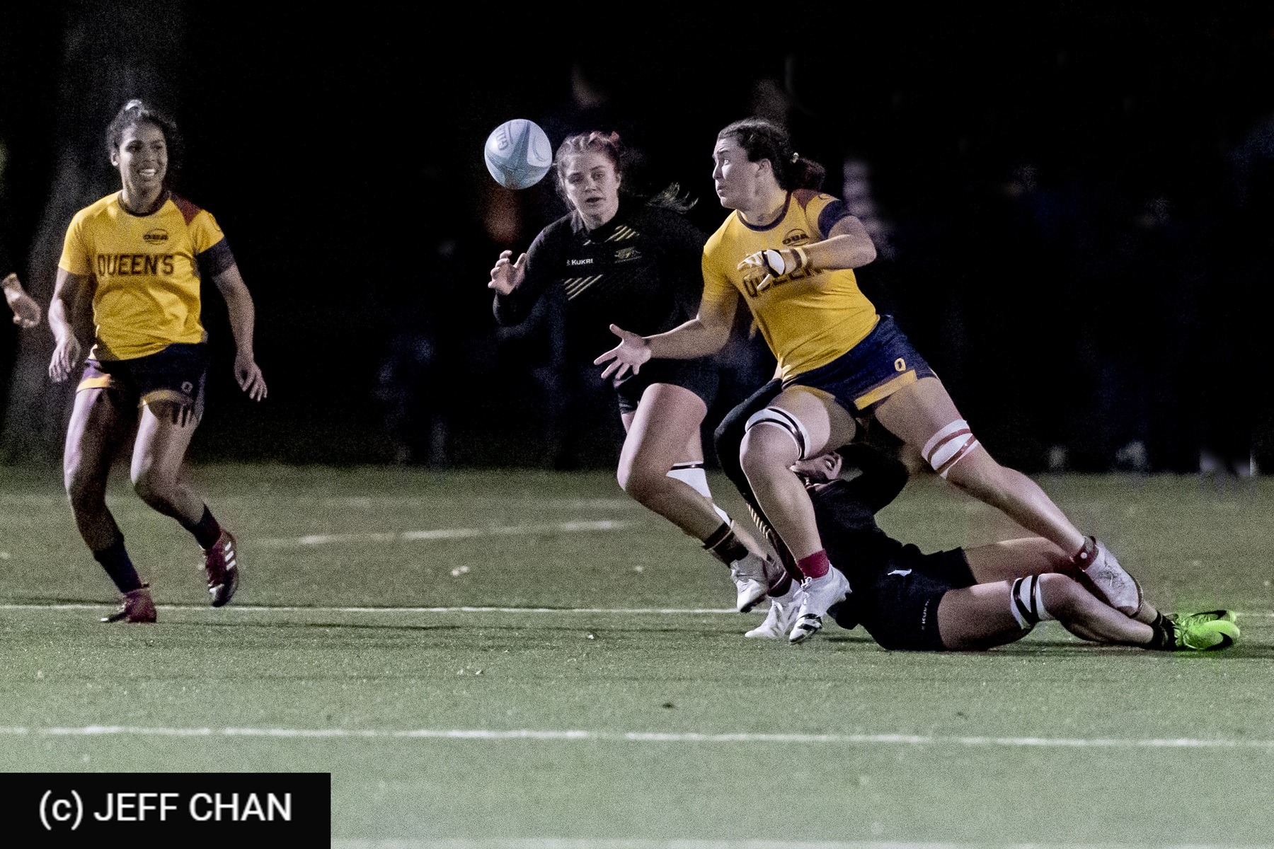  Queen's University - University of Guelph - Rugby - OUA 2022 Queen's (W) vs Guelph Champions (#OUW22QWGU10) Photo by: Jeff Chan | Siuxy Sports 2022-10-28