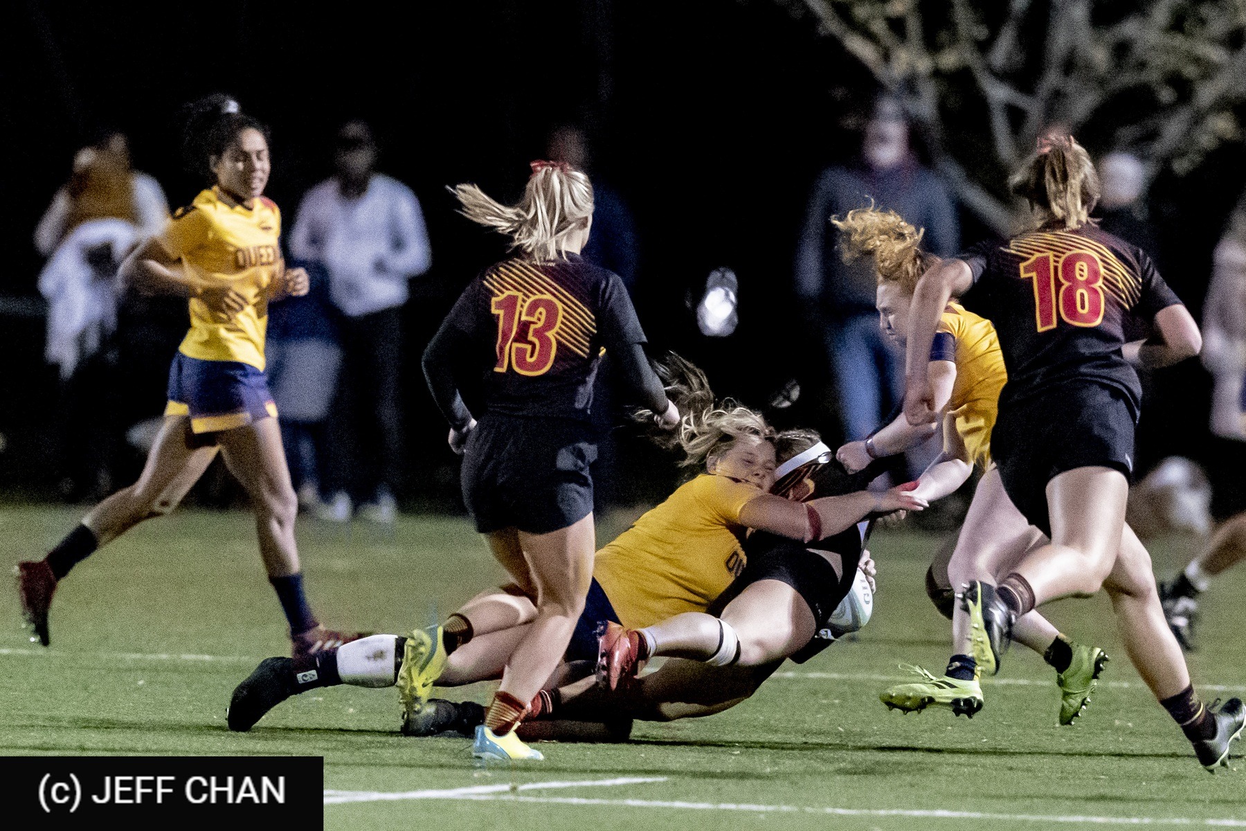  Queen's University - University of Guelph - Rugby - OUA 2022 Queen's (W) vs Guelph Champions (#OUW22QWGU10) Photo by: Jeff Chan | Siuxy Sports 2022-10-28