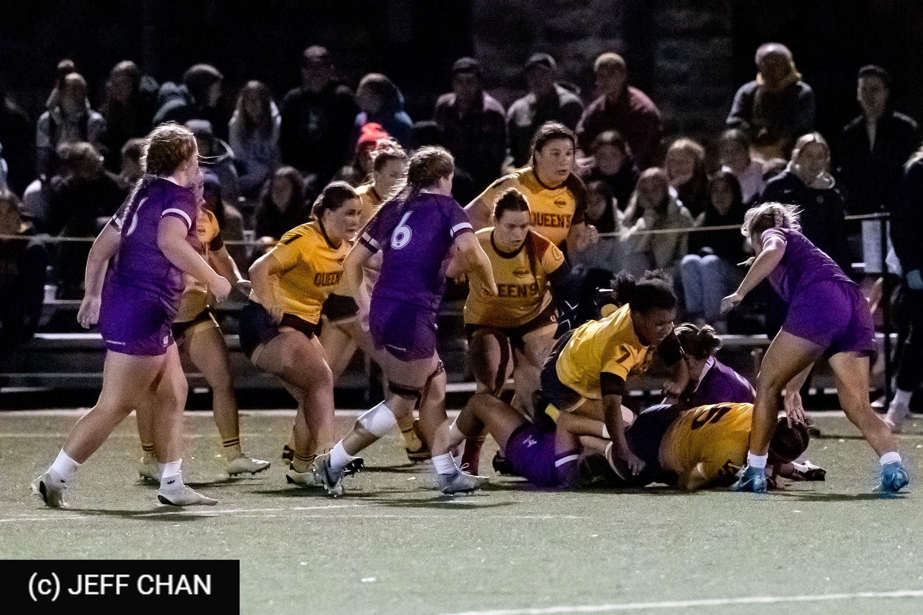  Queen's University - University of Western Ontario - Rugby - OUA 2024 Queen's (W) vs Western (#OUW24QWWE10) Photo by: Jeff Chan | Siuxy Sports 2024-10-18