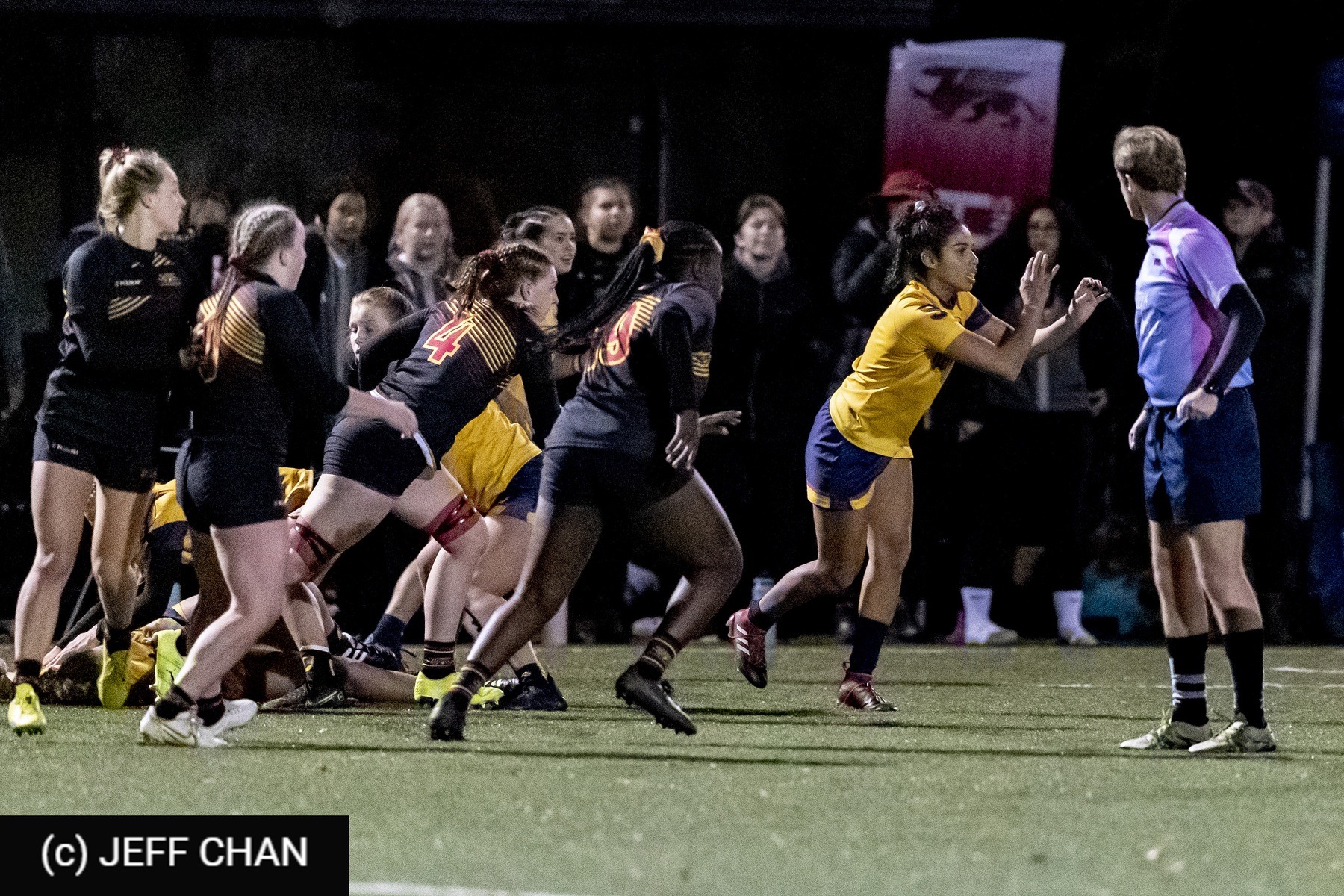  Queen's University - University of Guelph - Rugby - OUA 2022 Queen's (W) vs Guelph Champions (#OUW22QWGU10) Photo by: Jeff Chan | Siuxy Sports 2022-10-28